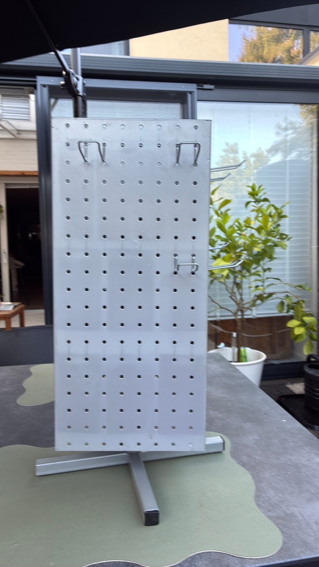 Metalen draaibare display pegboard, Ophalen of Verzenden, Gebruikt