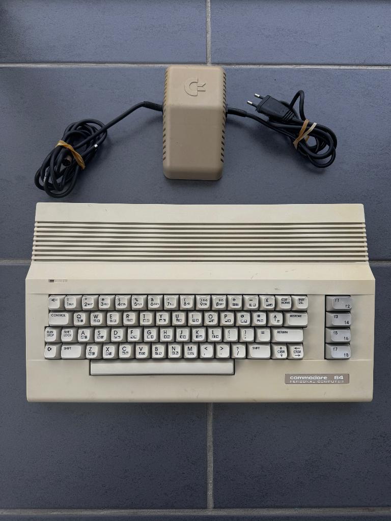 Commodore 64 + voeding met 5V mod, Informatique & Logiciels, Enlèvement ou Envoi, Commodore