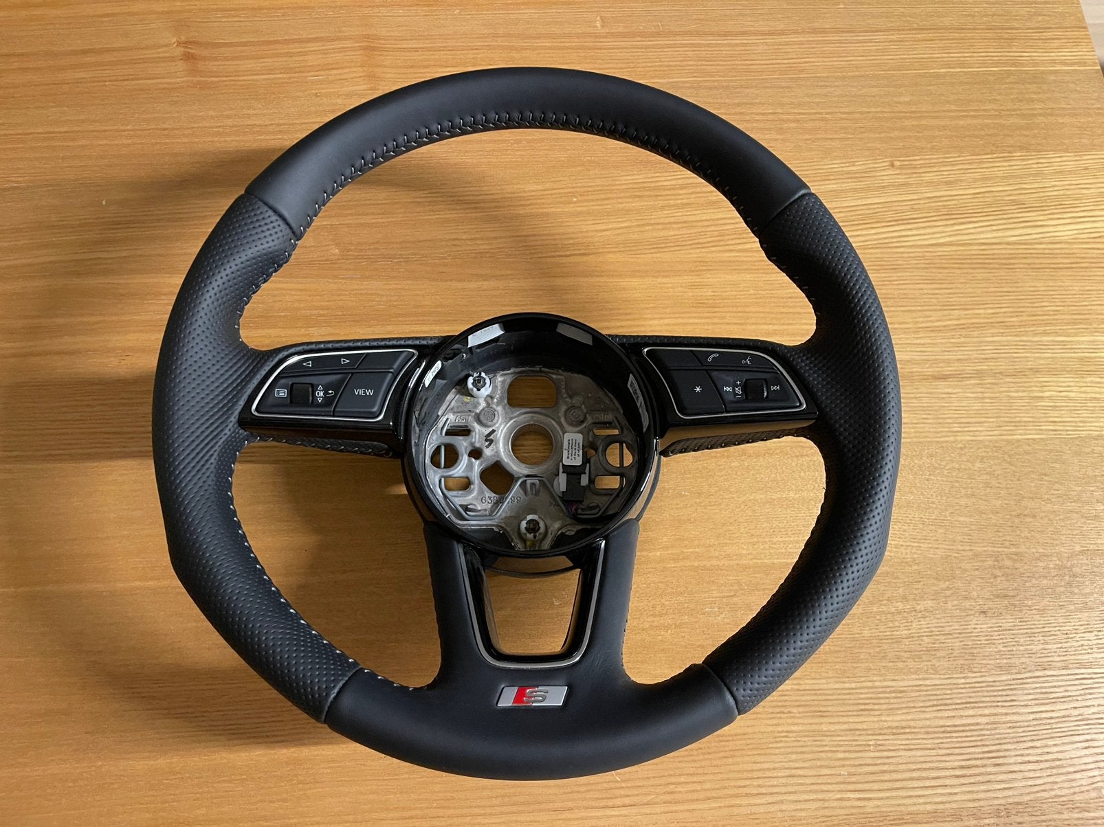 Volant Audi A1 A3 Q2 Q3 sport S line cuir NEUF, Autos : Pièces & Accessoires, Enlèvement ou Envoi, Neuf, Audi