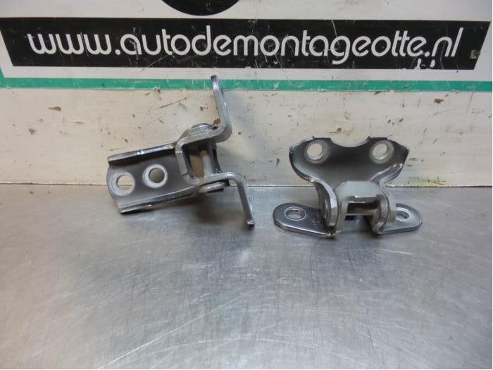 Scharnier deur rechts-voor van een Toyota Rav-4 (RAV-4 19-), Gebruikt, -, -, Ophalen of Verzenden