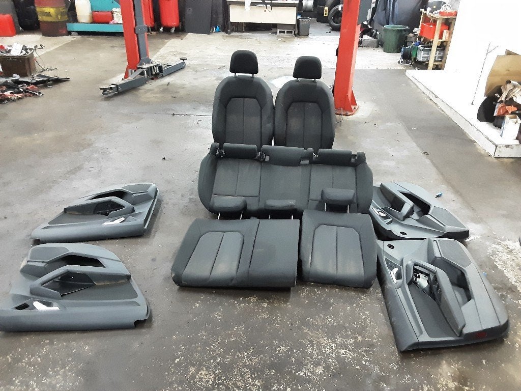 INTERIEUR COMPLET Audi A3 Sportback (8YA) (01-2019/-), Auto-Union-Straße  1,
85057  Ingolstadt, DE, Info@audi.de, Audi, Utilisé