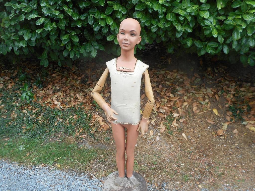 Vieux mannequin enfant année 1930 Yeux en verre, Enlèvement