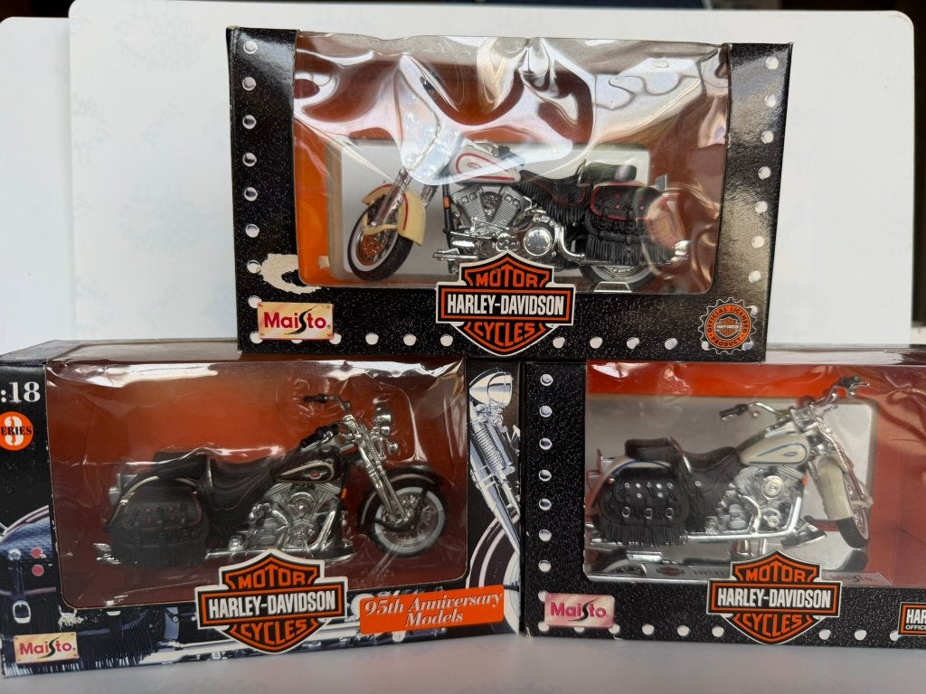 Maisto Harley-Davidson 1:18 – 3 modellen, Ophalen, Zo goed als nieuw, Motor, Maisto