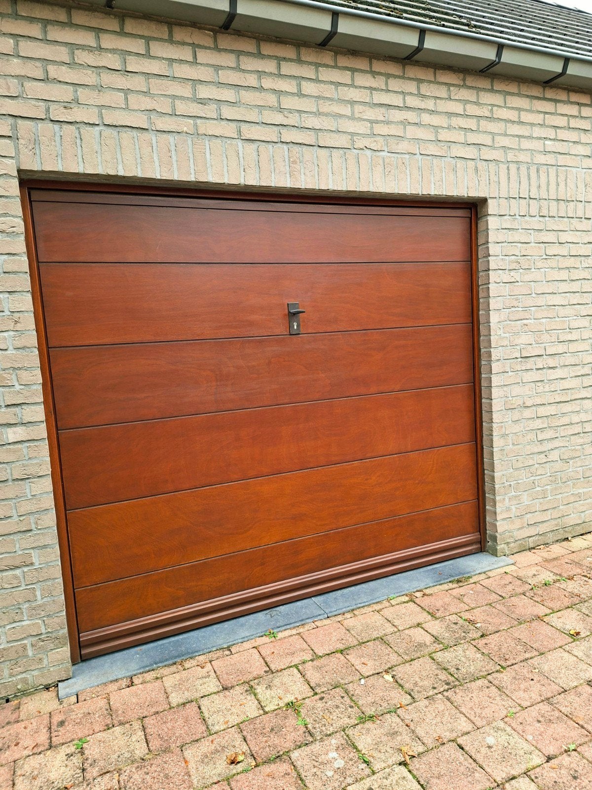 PORTE de GARAGE: en bois Méranti traité