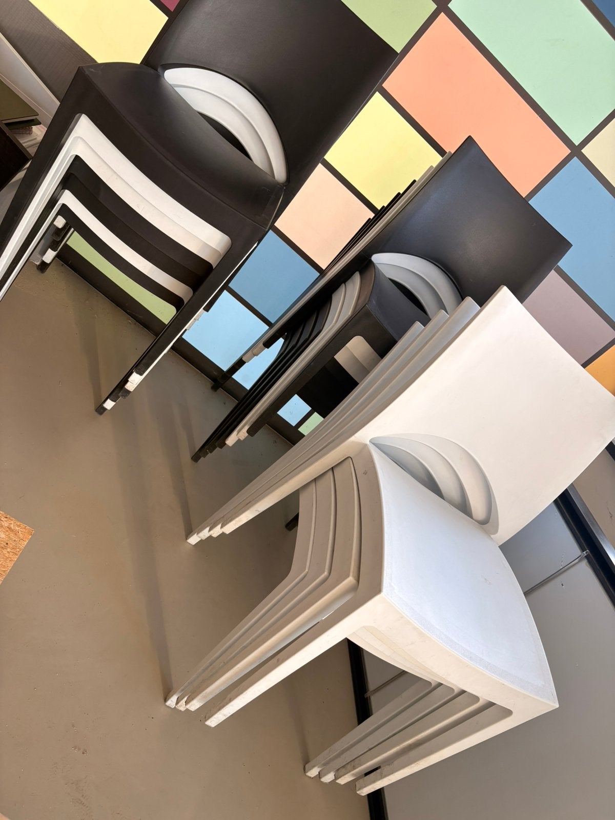 Kunstof stoelen, Enlèvement