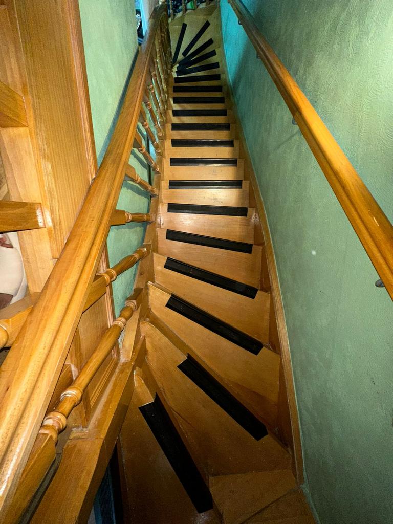 Escalier en HERTRE MASSIF 22 marches 4m HAUTEUR, Bricolage & Construction, Enlèvement, Comme neuf, Escalier