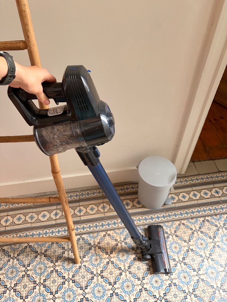 Aspirateur âgé de 1 an seulement, Electroménager, Sans fil, Réservoir, Aspirateur balai, Comme neuf