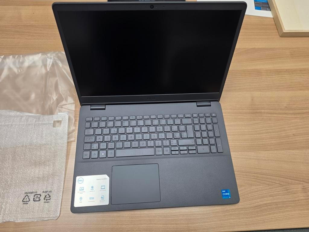 DELL Vostro 3000 Laptop i5 - 8gb - 256gb - W 10 Pro, Neuf, 256 GB, 8 GB, I5 1135G7
