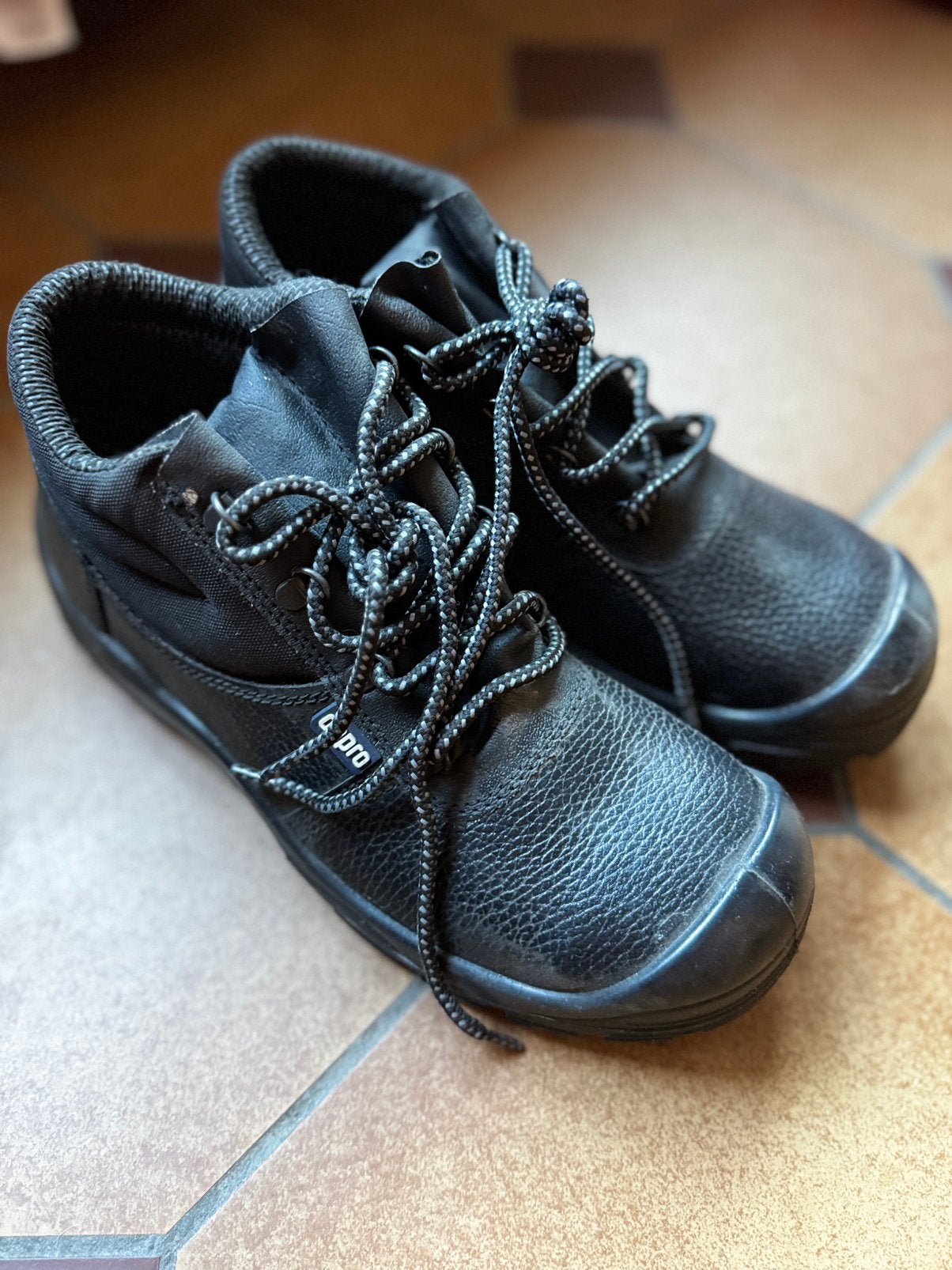 Chaussure de sécurité taille 42, Doe-het-zelf en Bouw, Veiligheidskleding, Ophalen of Verzenden, Zo goed als nieuw