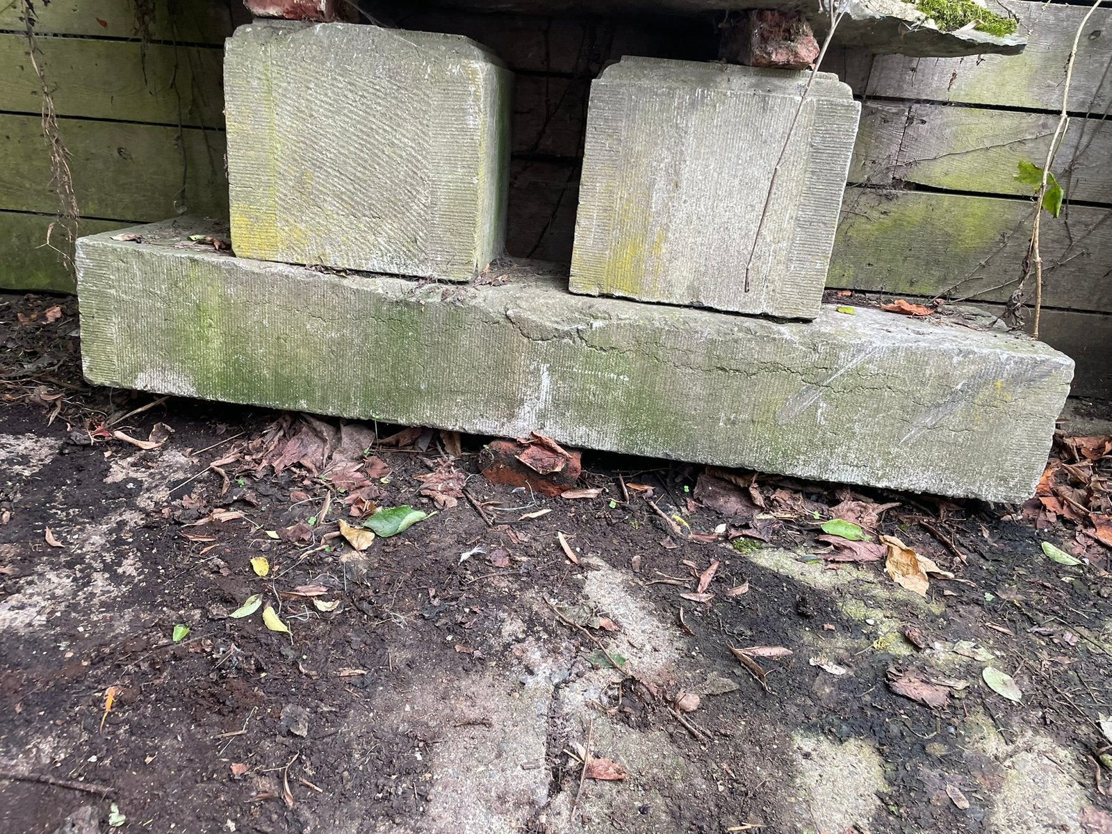 3 oude massieve natuurstenen bouwblokken /sokkels–zandsteen, Enlèvement, Utilisé