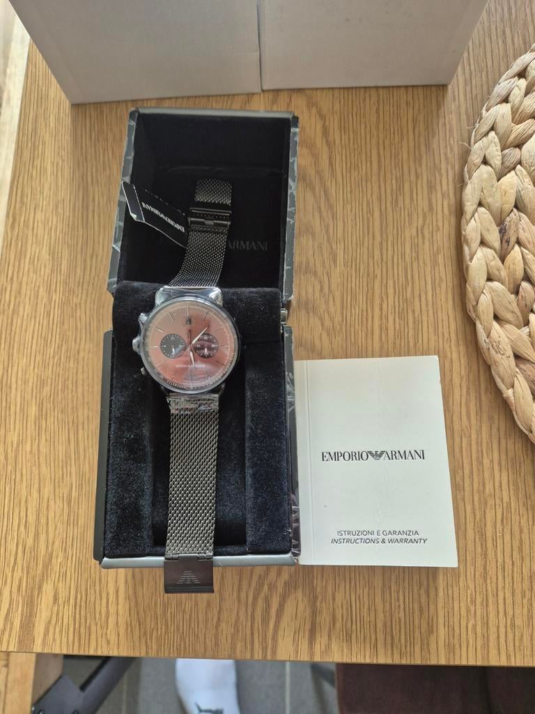 Montre armani neuve jamais porté, Enlèvement