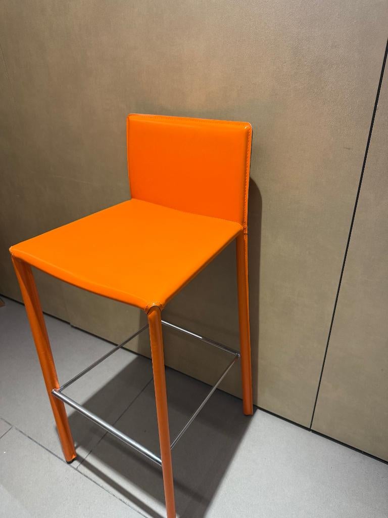 Hippe barstoel, Huis en Inrichting, Barkrukken, Ophalen, 5 krukken of meer, Met voetsteun, Leer