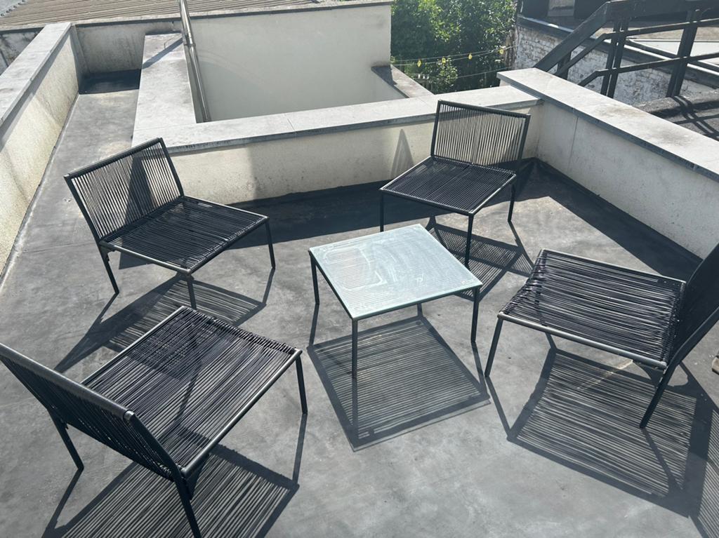 Zwarte lounge set buiten - 4 stoelen + glazen tafeltje, Ophalen, Gebruikt, Bijzettafel, Loungeset