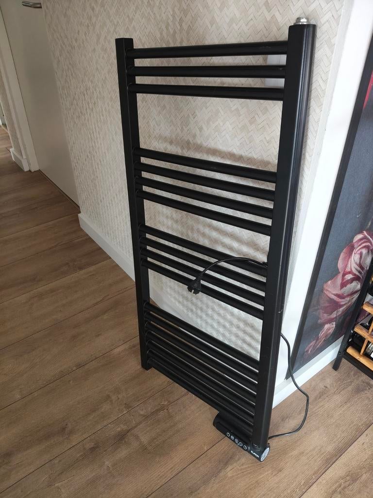 Erom elektrische handdoekradiator, zwart, Bricolage & Construction, Chauffage & Radiateurs, Comme neuf, Radiateur, 500 à 800 watts
