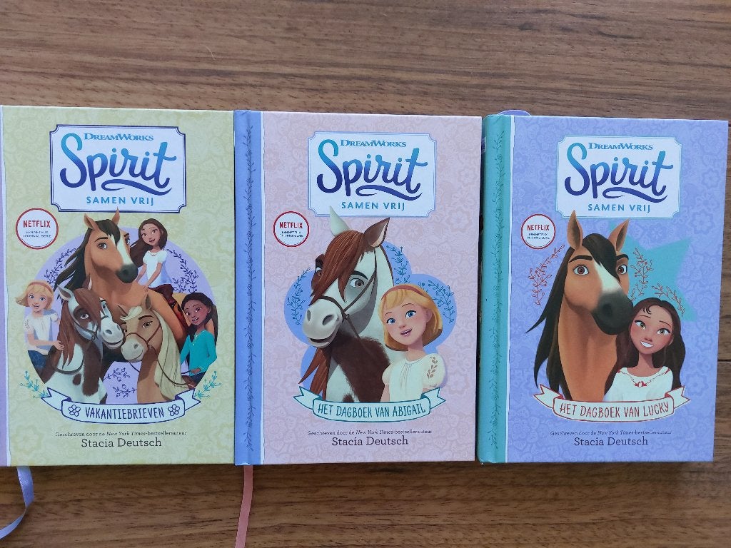Dreamworks Spirit samen vrij - 3 boeken van Netflix serie, Ophalen, Zo goed als nieuw, Stacia Deutsch