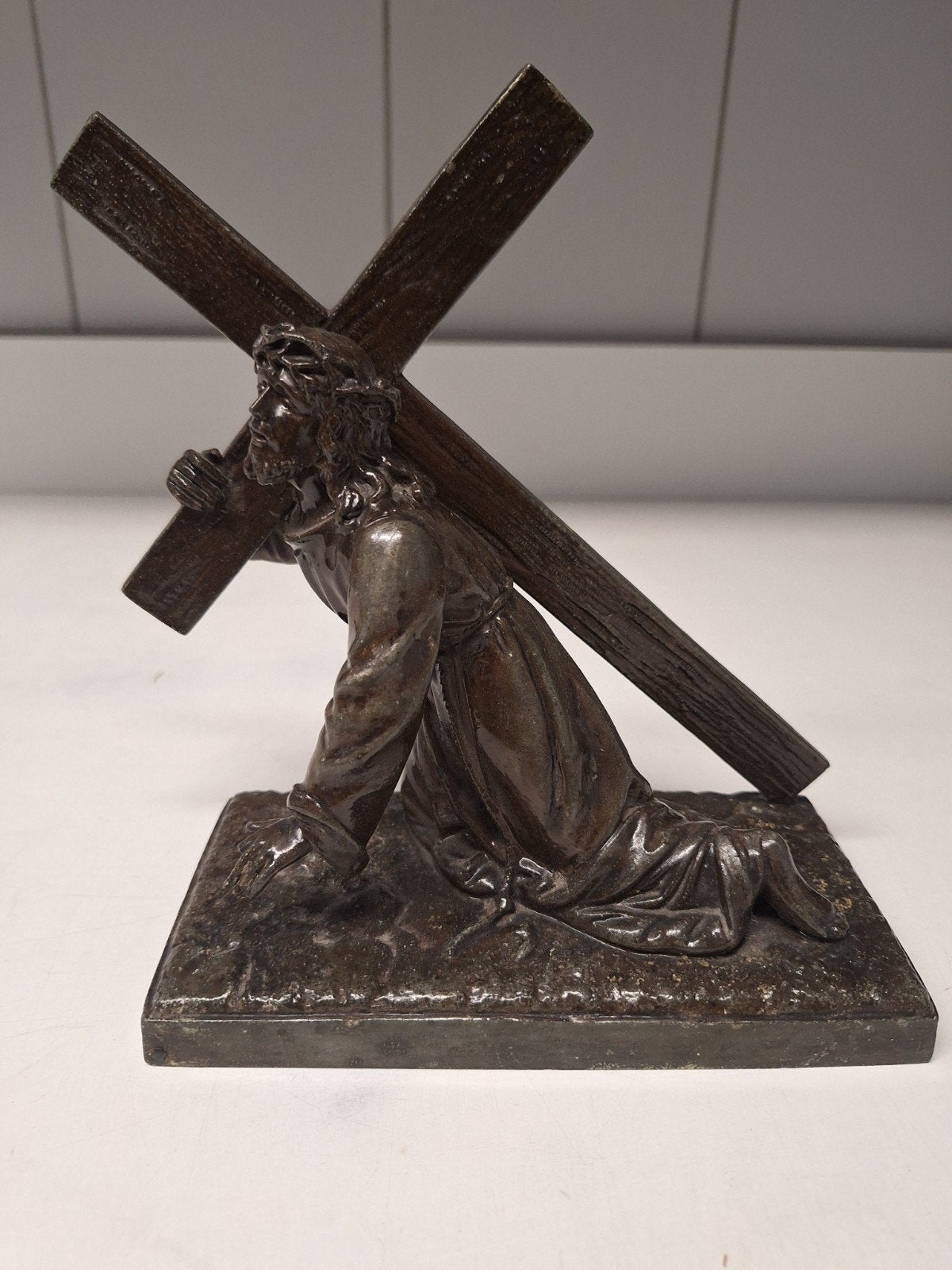Jésus tombe sous la croix, Enlèvement ou Envoi