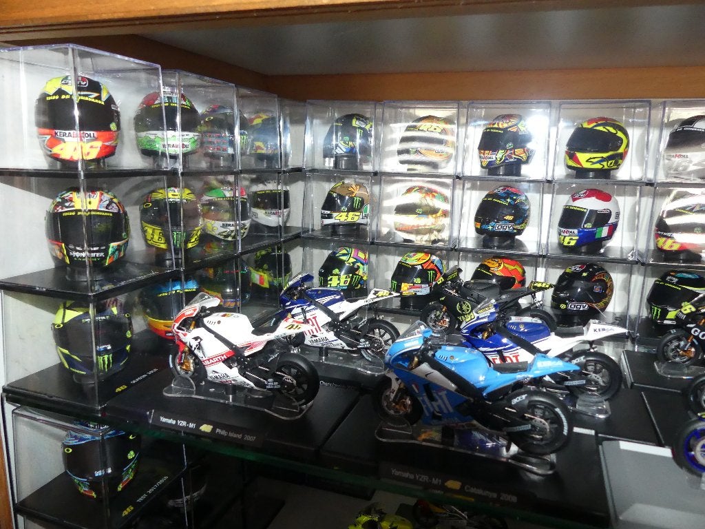 Miniatures motos et casques VR46, Collections, Enlèvement, Neuf, Motos