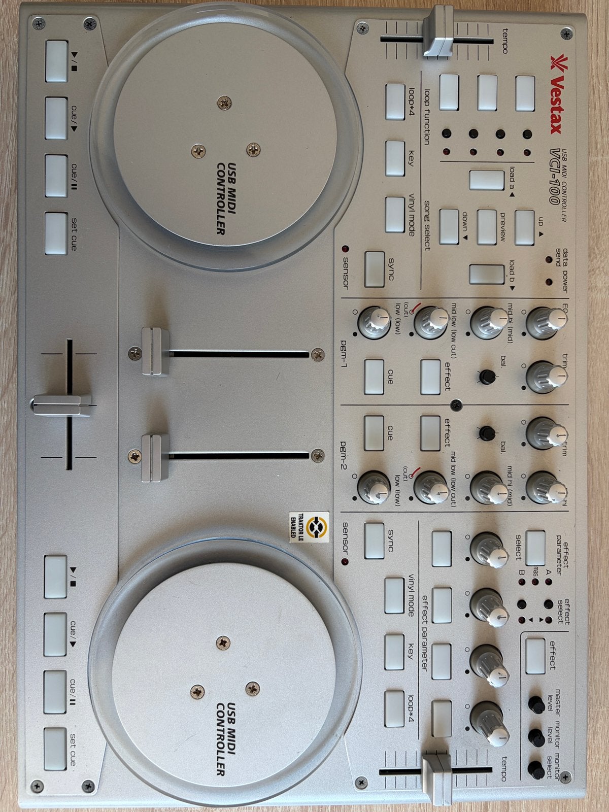 Contrôleur MIDI USB Vestax VCI-100, Musique & Instruments, Enlèvement, Utilisé, Numark