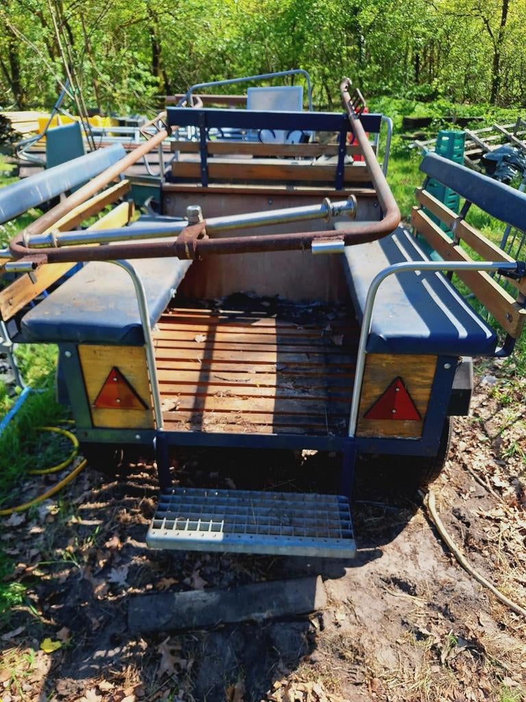 Paardenkoets met wat werk aan.