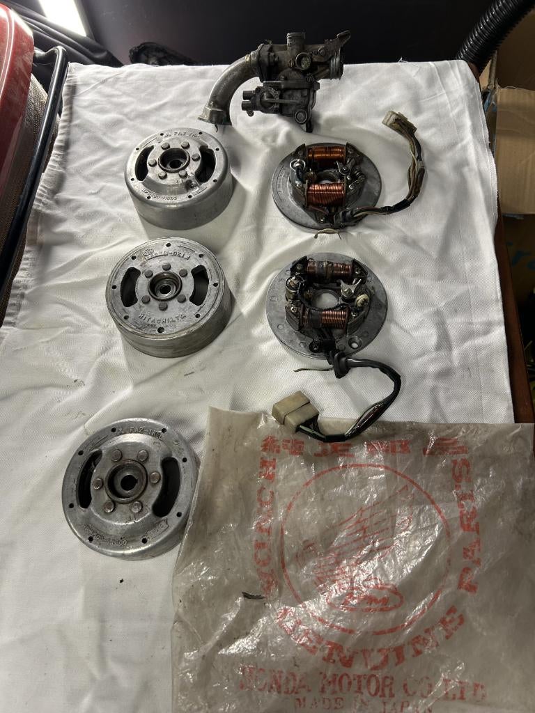 Pièces Honda Dax st 50/70 originales 6V OT, Enlèvement ou Envoi, Utilisé