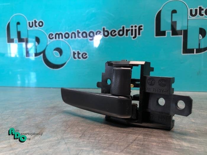 Poignée portière 4portes arrière droite d'un Mitsubishi S, Autos : Pièces & Accessoires, Carrosserie & Tôlerie, -, 3 mois de garantie