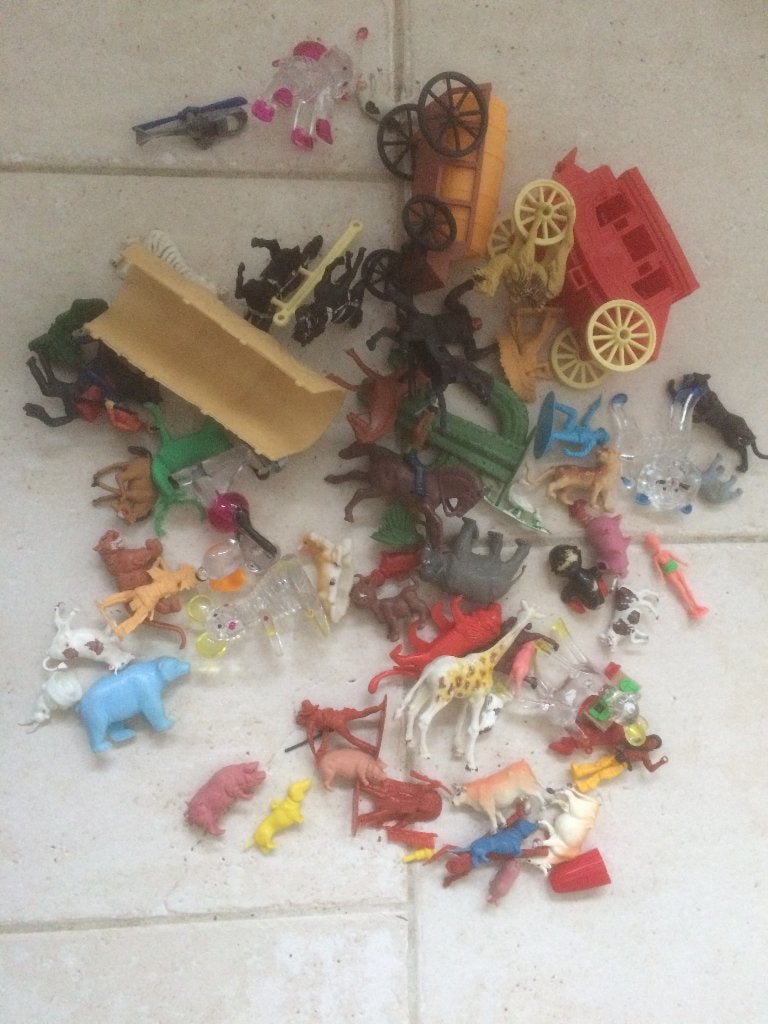 Jouets en plastique, Enlèvement, Utilisé, Garçon ou Fille