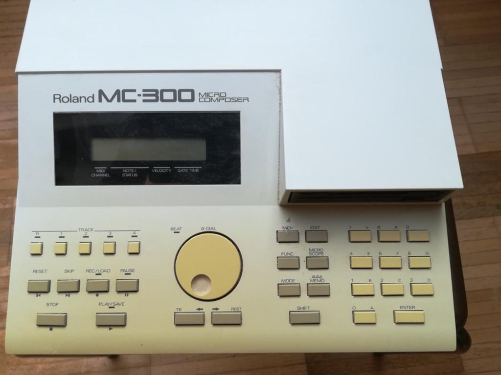 Compilateur ROLAND MC 300 avec accessoires, bonne qualité, Collections, Appareils électroniques, Enlèvement