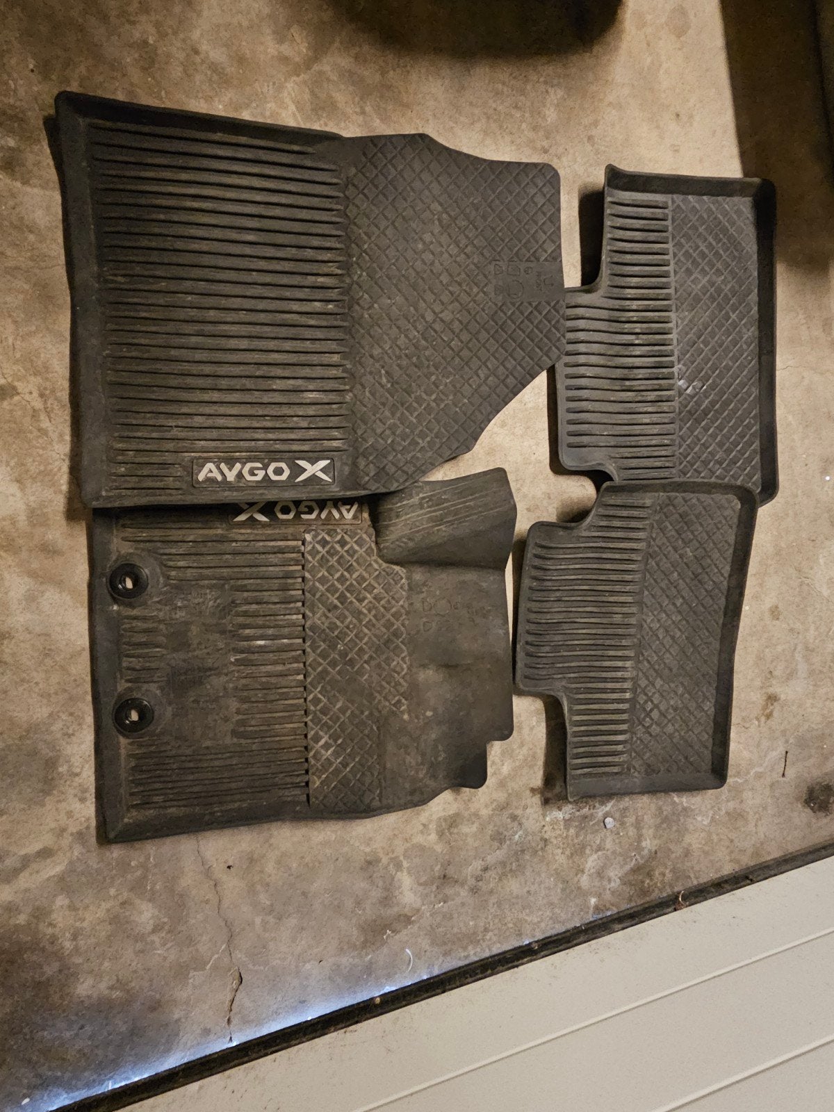 tapis en caoutchouc pour Toyota aygo x 2023, Enlèvement