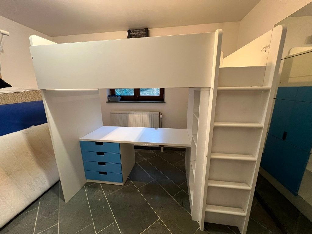 Hoogslaper met buro en kast (Smästad), Ophalen, 85 tot 100 cm, Zo goed als nieuw, Hoogslaper of Stapelbed