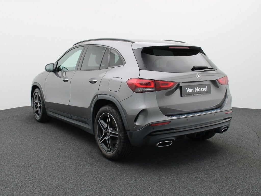 Mercedes-Benz GLA 180 AMG LINE + MULTIBEAM LED + CARPLAY + D, Auto's, Mercedes-Benz, Gebruikt, 136 pk, Bedrijf, 5 zetels