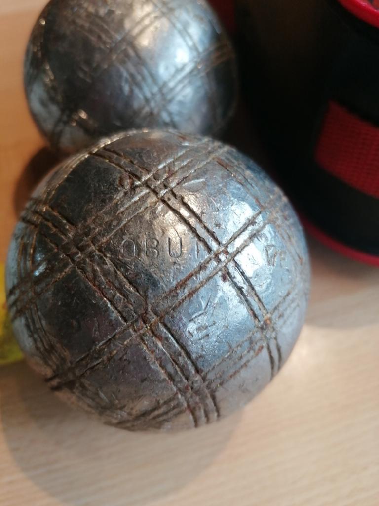 Obut 2 boules de pétanque vintage
