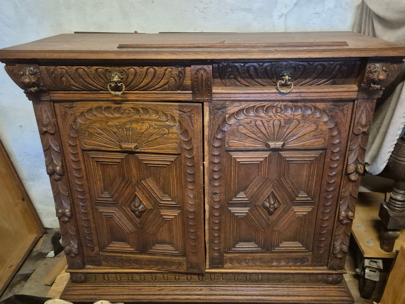 armoire ancienne de Malines, Enlèvement