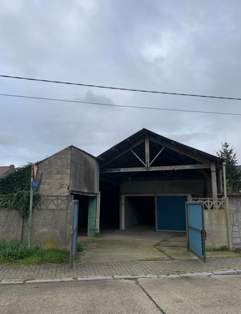 Ruime loods / garage / opslagruimte TE HUUR
