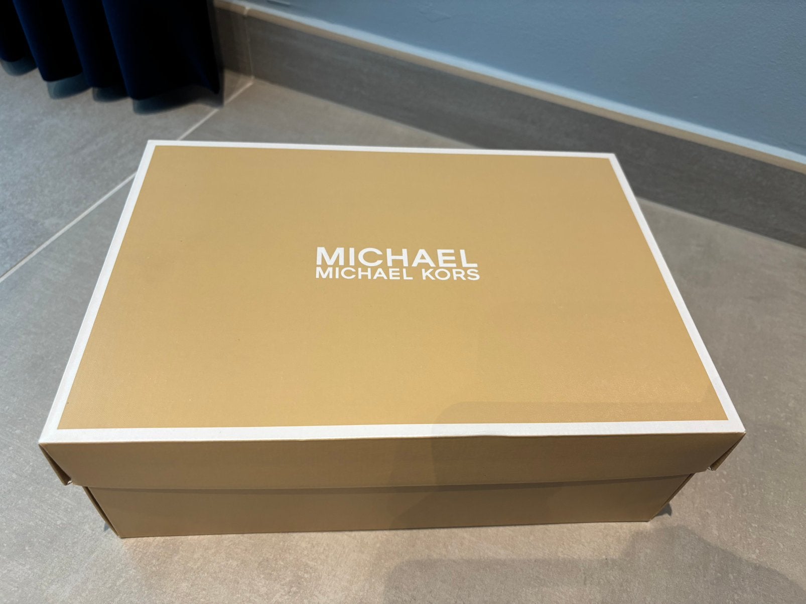 Michael Kors - Bella Flex Mid Leather Sandal (39), Vêtements | Femmes, Michael Kors, Enlèvement ou Envoi, Comme neuf, Sandales et Mûles