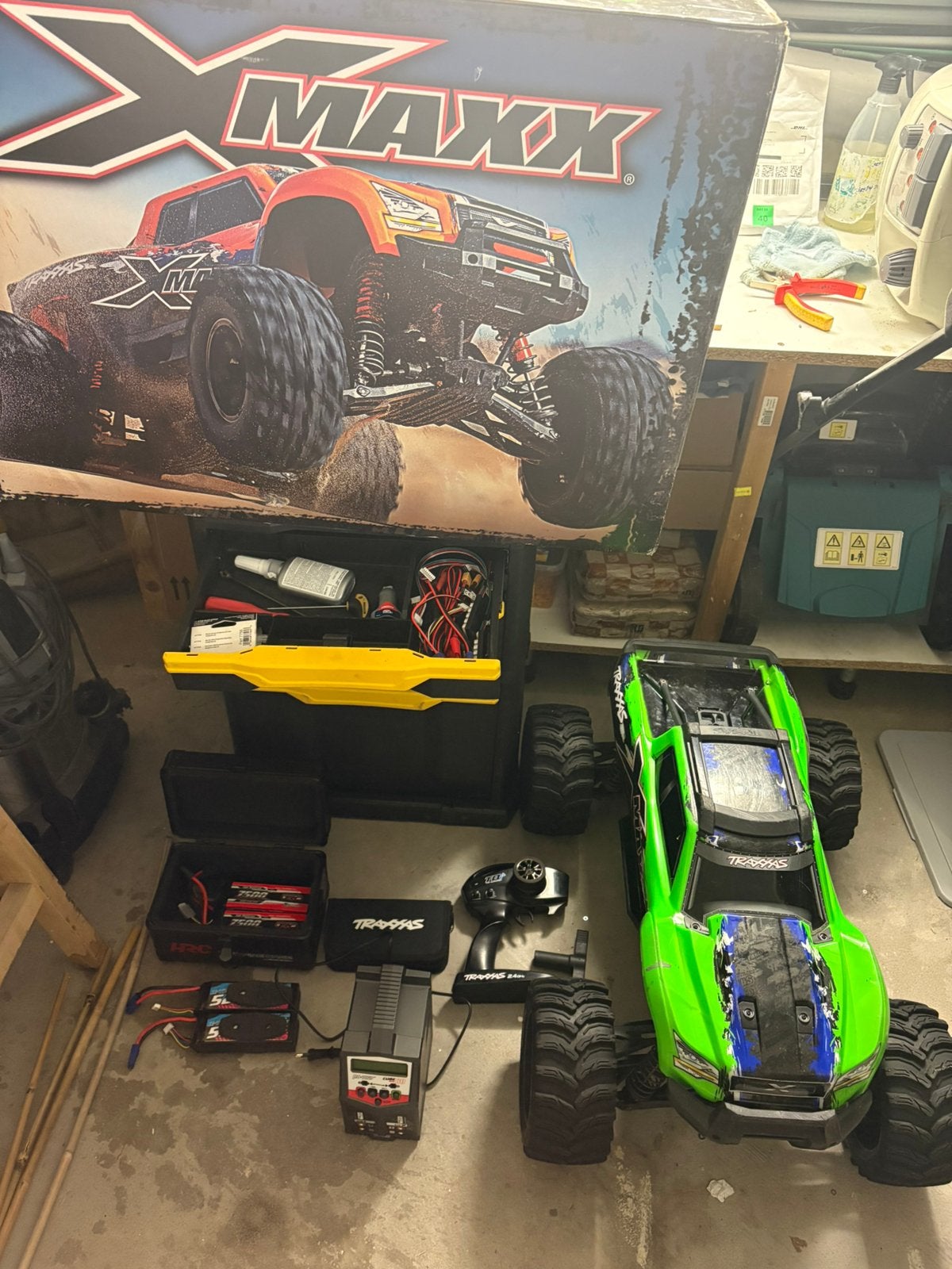 Traxxas X-Maxx 8S – complete set – 4 LiPo’s – lader –toolbox, Hobby en Vrije tijd, Ophalen of Verzenden, Zo goed als nieuw