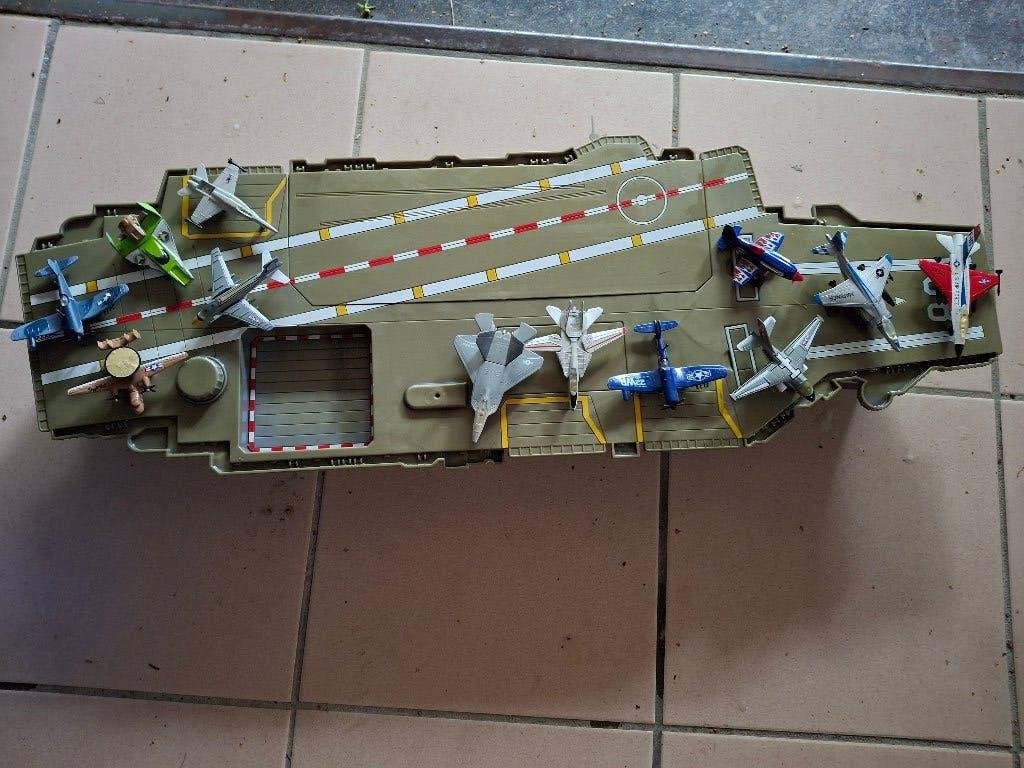 Vliegdekschip met vliegtuigjes, Ophalen, Gebruikt