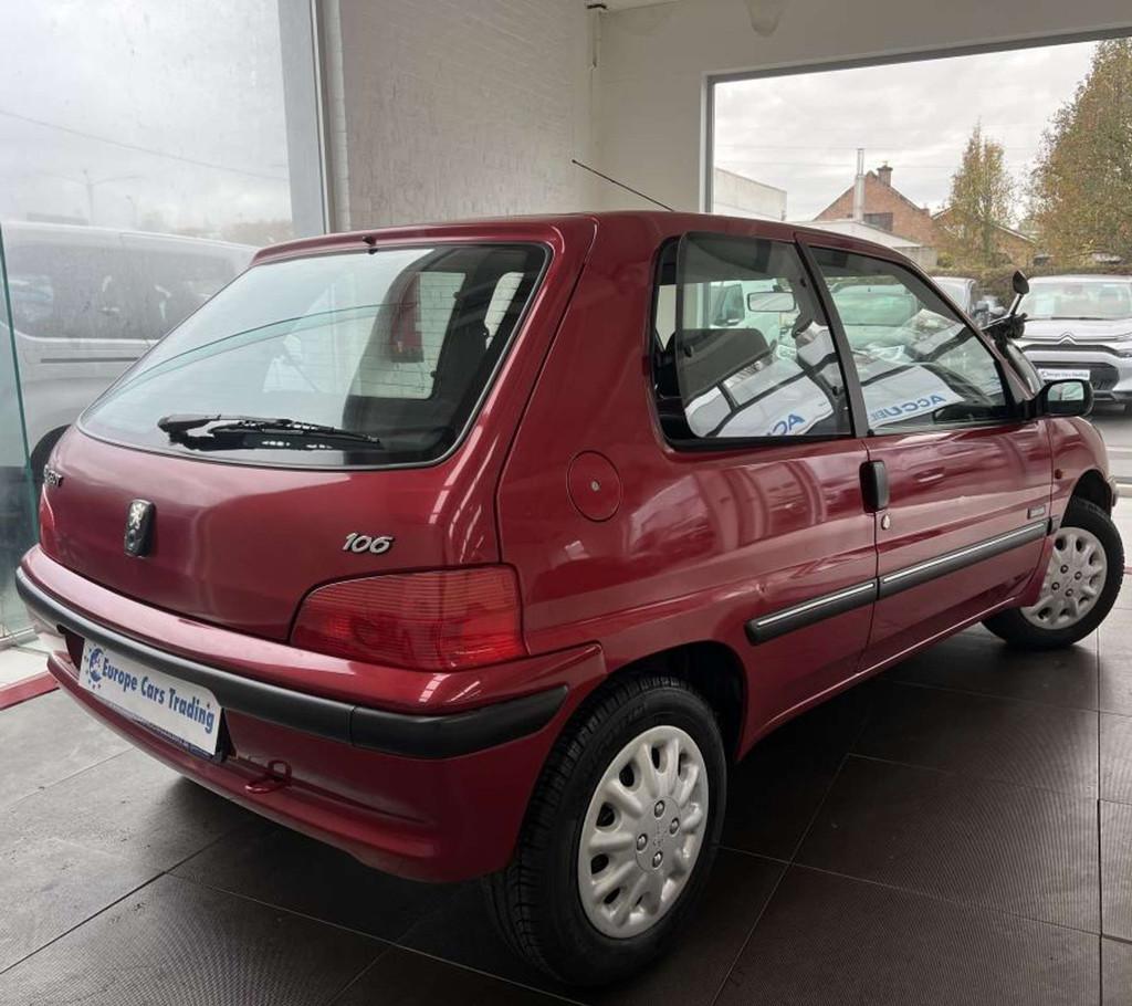 Peugeot 106 COLOR LINE 1.1 i 60CH DISTRIBUTION OK 1ÈRE MAIN, Auto's, Oldtimers, 4 zetels, Stof, Zwart, Bedrijf