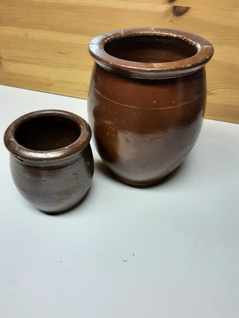 2 oude kruiken + oude Bols fles, Ophalen