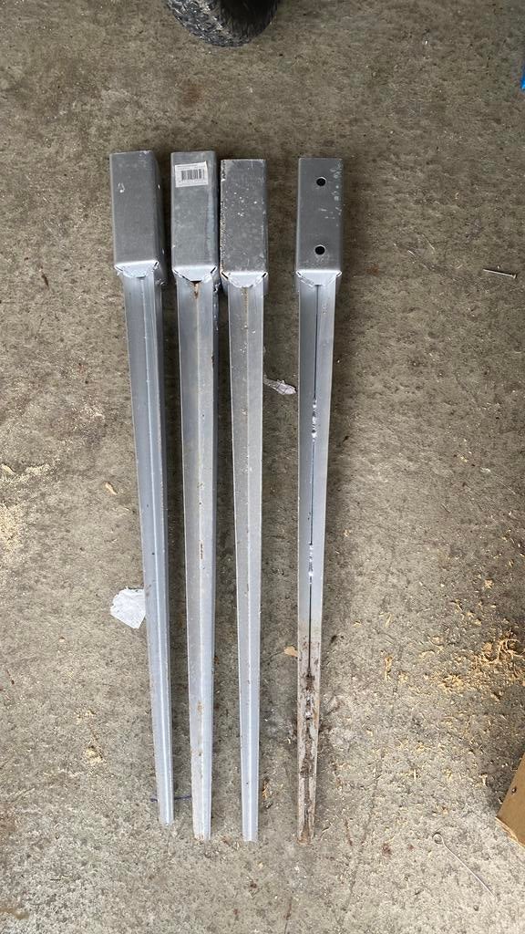 te koop stevige metalen grote palen, Doe-het-zelf en Bouw, IJzerwaren en Bevestigingsmiddelen, Zo goed als nieuw, Ophalen