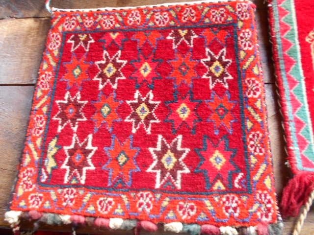 ethnisch handwerk, kussensloop, tapijtjes, Maison & Meubles, Enlèvement ou Envoi, Comme neuf, Rouge