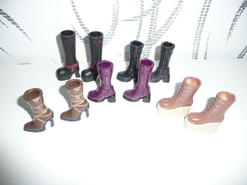 barbie my scene - 5 paires de bottes, Enfants & Bébés, Enlèvement, Utilisé, Barbie