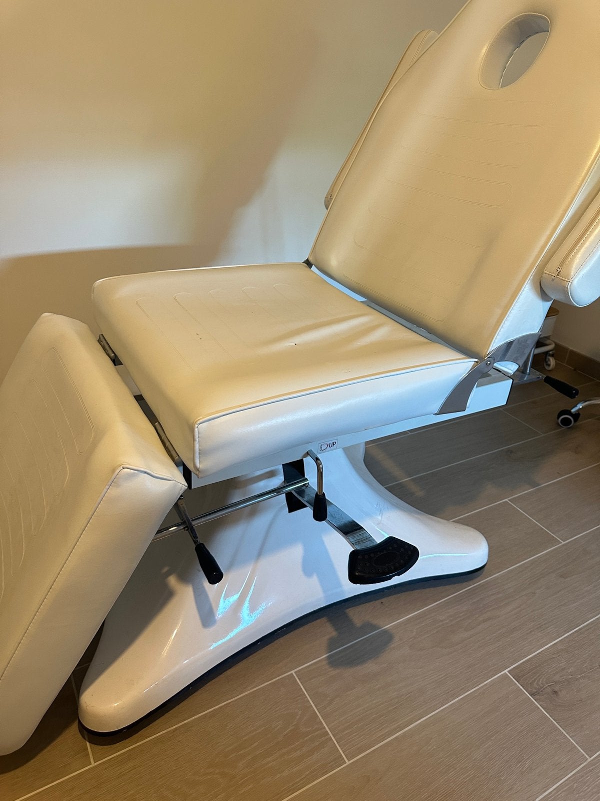 Schoonheids behandel stoel, Sport en Fitness, Massageproducten, Ophalen, Gebruikt, Massagetafel