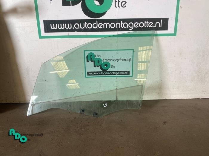 Vitre portière 4portes avant gauche d'un Renault Clio (Clio, Renault, -, 3 mois de garantie, Utilisé