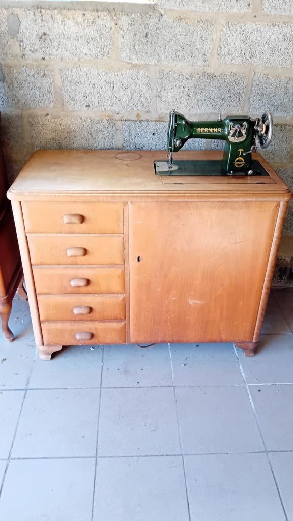 Meuble machine à  coudre Bernina à  pedale, Ophalen