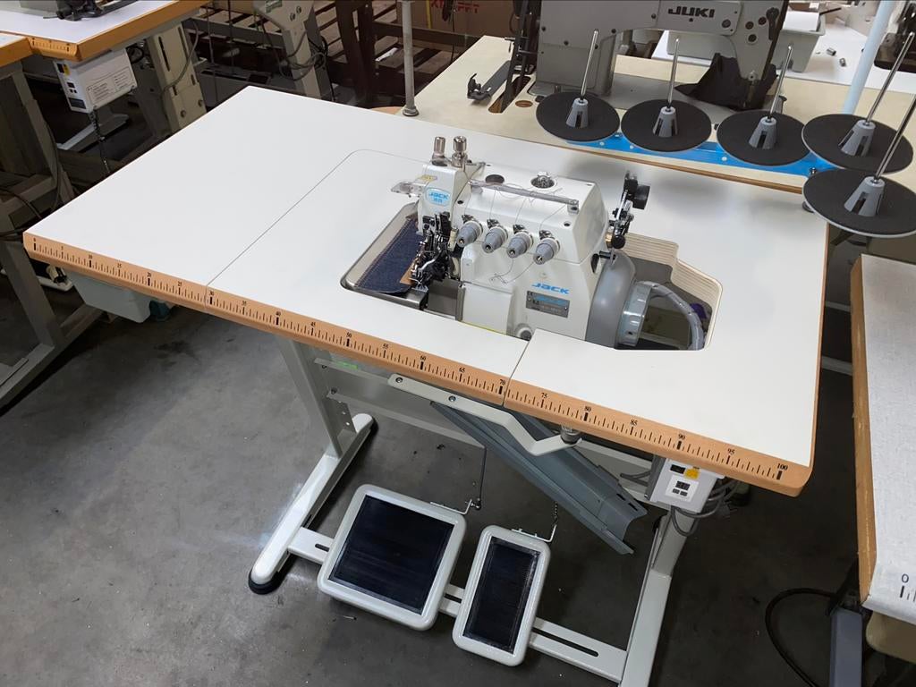 Industriële lockmachine overlock dubbel transport zware stof, Hobby en Vrije tijd, Naaimachines en Toebehoren, Nieuw, Lockmachine