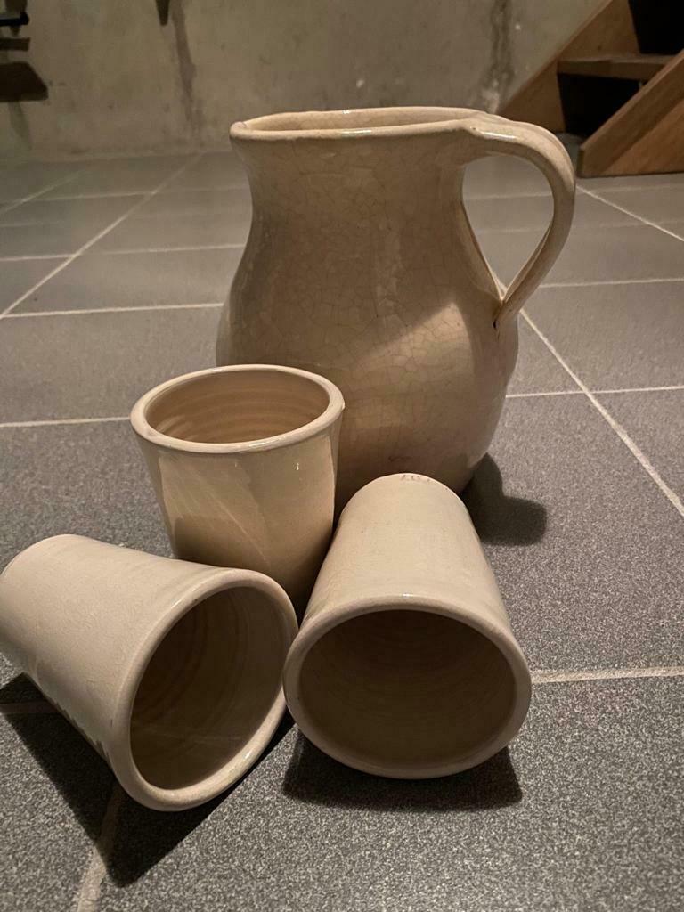 Kan met 3 bekers, decoratief., Huis en Inrichting, Ophalen, Gebruikt, Aardewerk