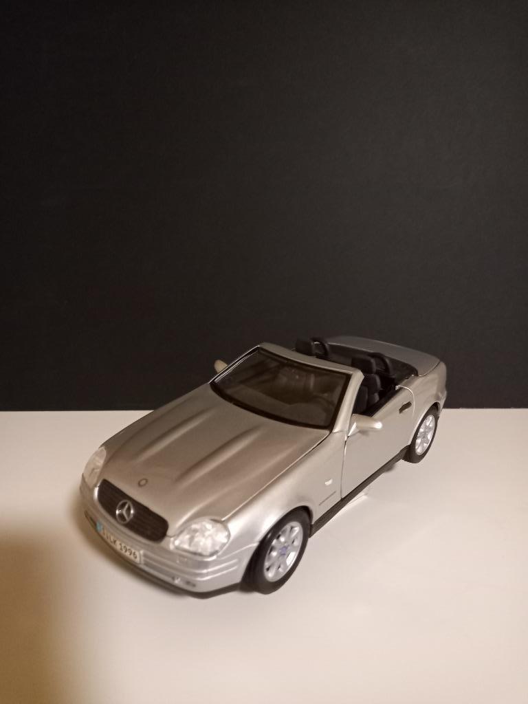 Maisto Mercedes SLK - échelle 1:18 - emballage d'origine, Enlèvement ou Envoi, Utilisé, Voiture, Maisto