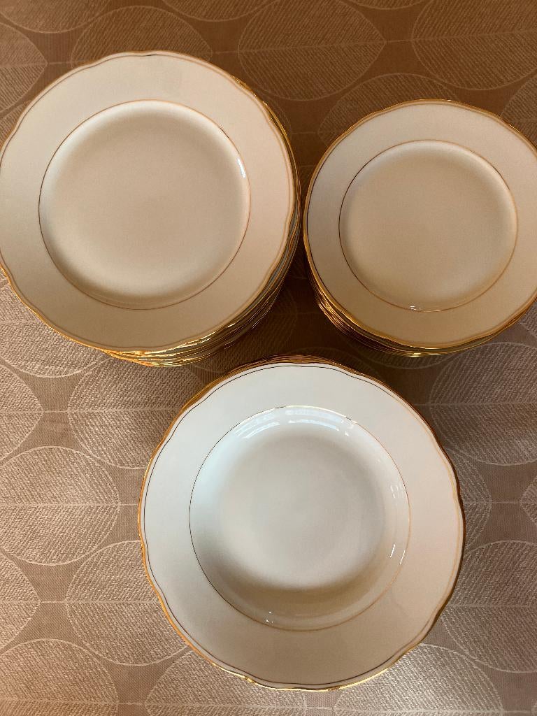 Servies voor 12 personen, Ophalen, Zo goed als nieuw, Bord(en)