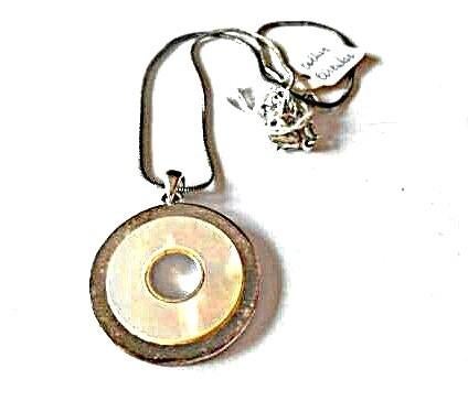 AVON : beau pendentif, nacre véritable sur chaîne, Bijoux, Sacs & Beauté, Colliers, Enlèvement ou Envoi, Neuf, Argent, Pierre ou Minéral