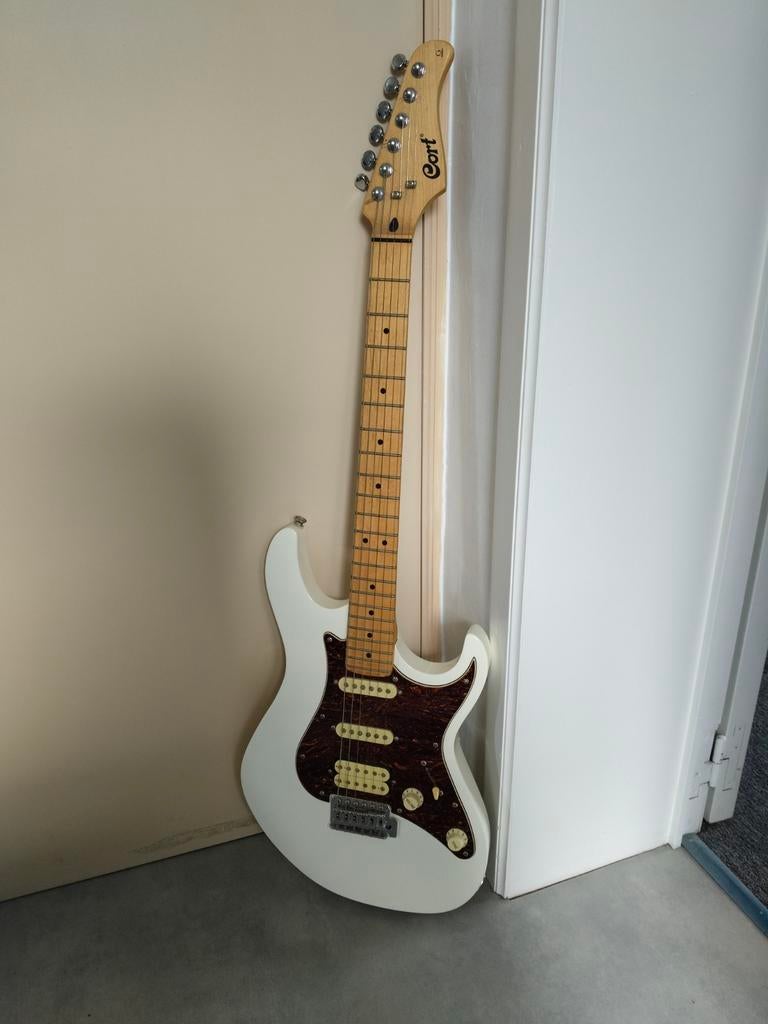 Guitare Cort avec vibrato, Musique & Instruments, Enlèvement, Comme neuf, Solid body, Autres marques